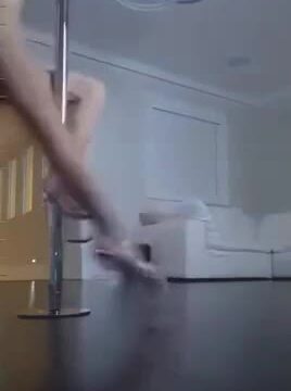Bhad Bhabie Stripper Pole Dance OLF Video Leakd!!!
