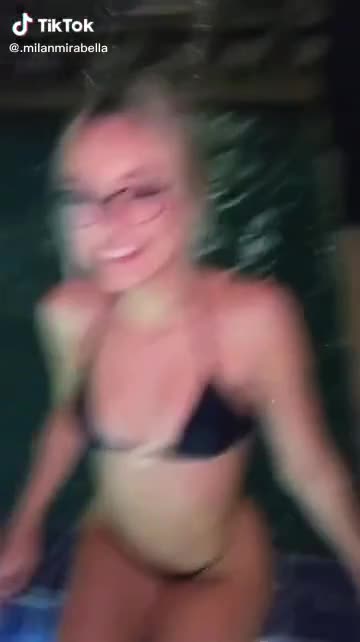 Milan Mirabella Hot Sexy in Pool New Video Leakd!!!