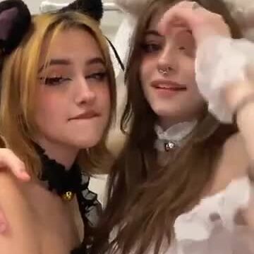 Hannahowo!!! Hot Lesbian Kissing New Sex.tape
