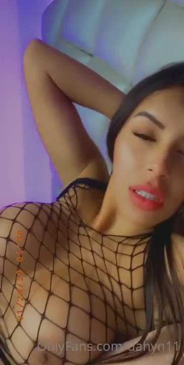 Dahyn Perla!!! Erotic body in bedroom new vid-update
