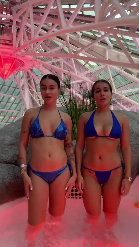 Isa Brunelli – Sexy with her friend