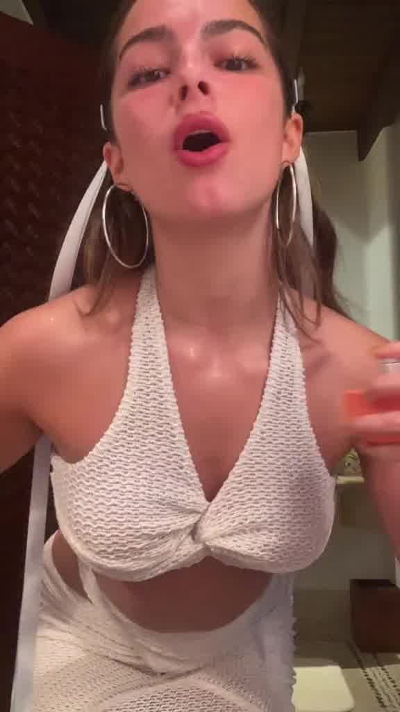 Addisonrae sexy in bedroom…
