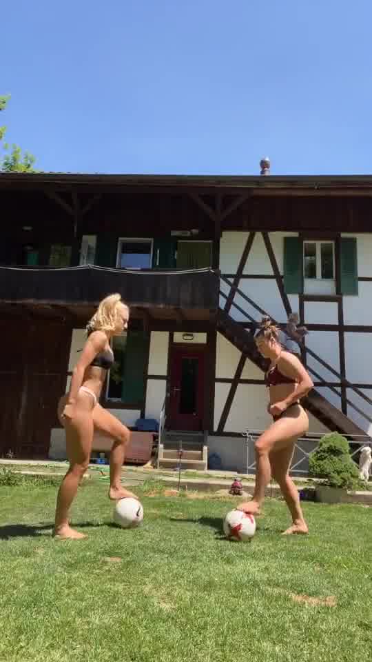 Alisa Lehman play soccer