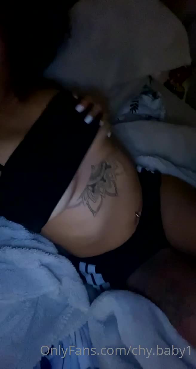 Chy.baby1 nude show on bed