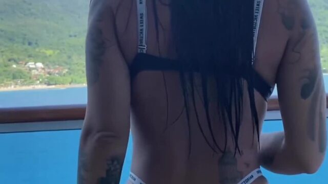 Clara Kush sexy outdoor