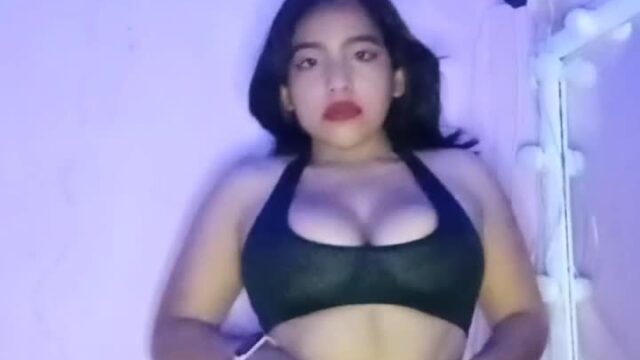 Dulce Viri – Sexy dance in bedroom