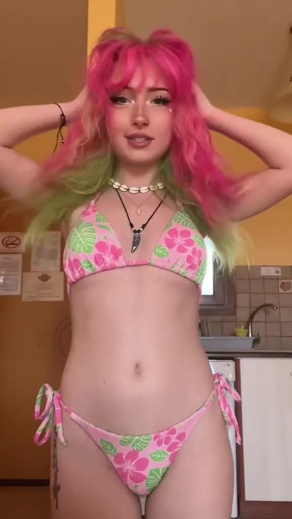 Eva Violet – Hot sexy bikini
