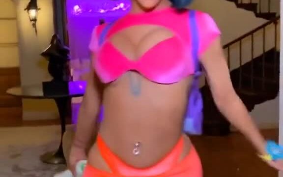 Nikita Dragun sexy dance