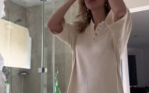 Samantha Schwartz – Sexy with erotic body…