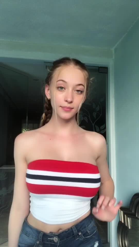 Sofia Diamond sexy dance