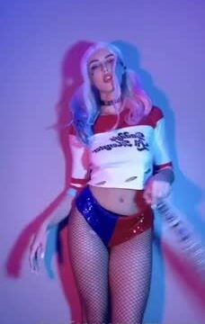 Sunny Ray – Harley quinn cosplay masturbating…