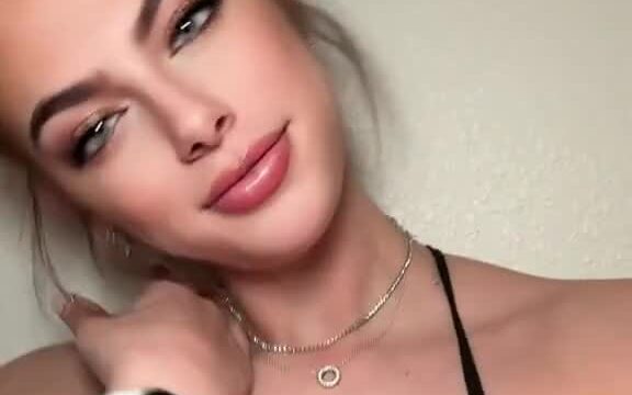 Alanna Nikole!! Sexy with erotic body