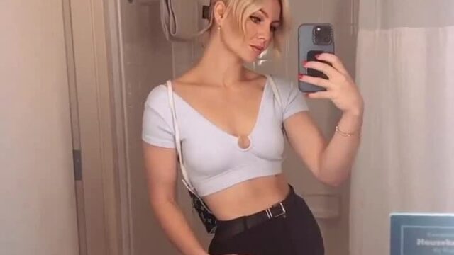 Kallmekris – Sexy in bathroom…