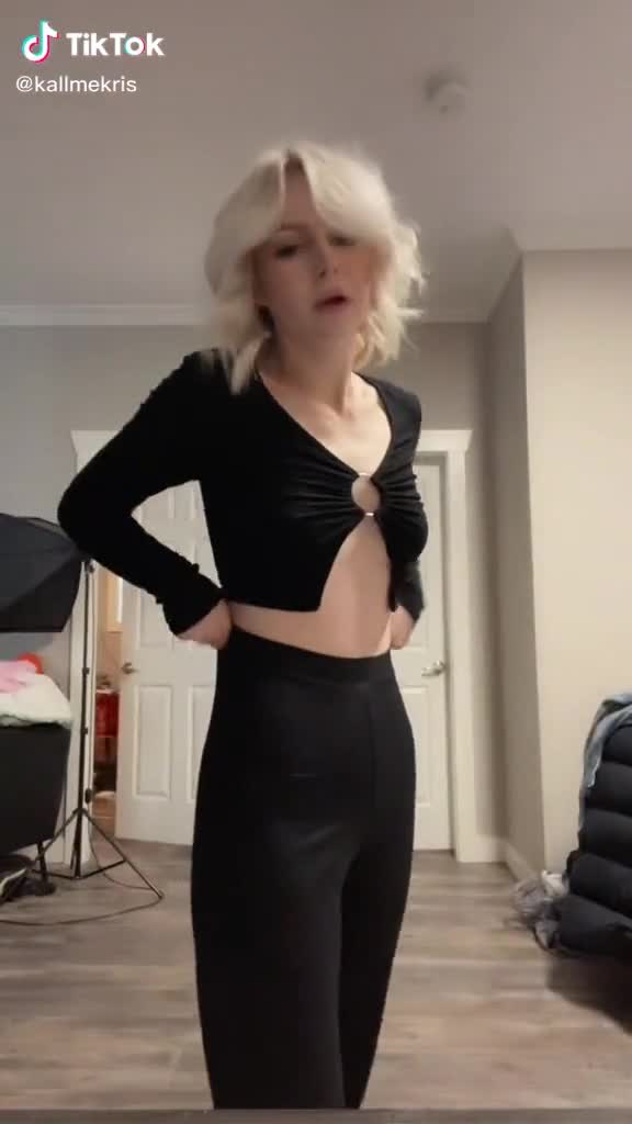 Kallmekris sexy in bedroom…