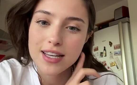 Madeline Argy – Sexy in bedroom…