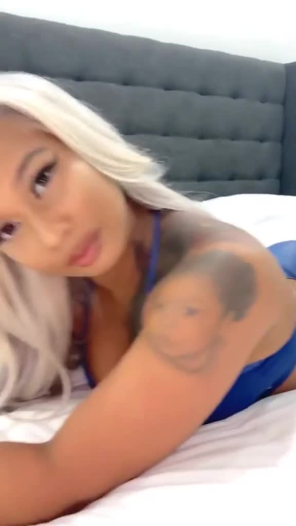 Ohsoyoujade!! Sexy on bed…