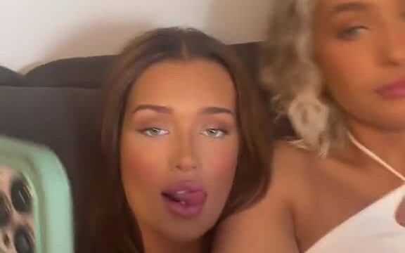Rine Milane!! Sexy with her friend…
