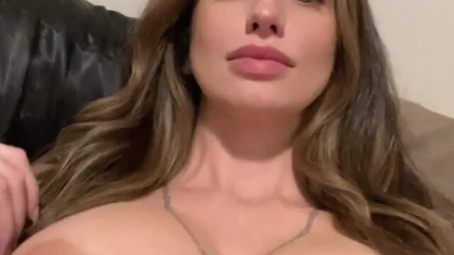 Sammyjo – Naked big boobs on bed…