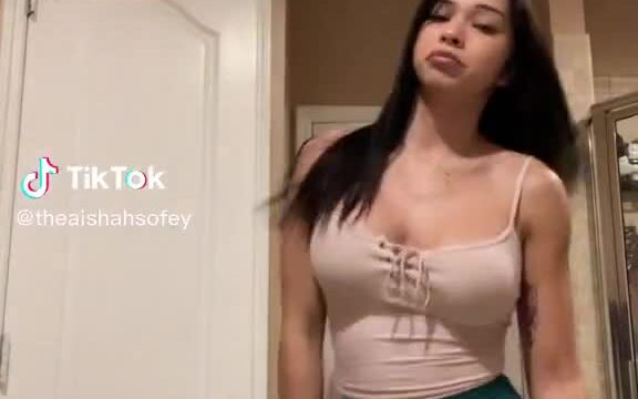 Aishahsofey sexy with erotic body