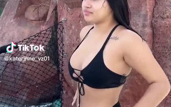 Katerinevz01 – Sexy in the pool
