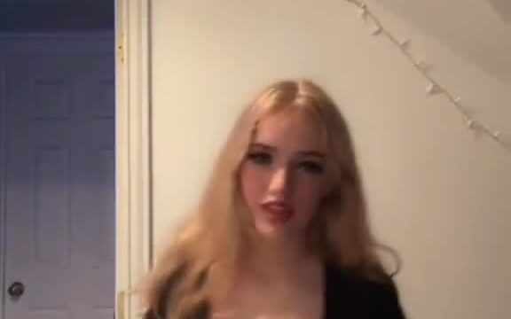 Mikahlynn – Sexy with erotic body