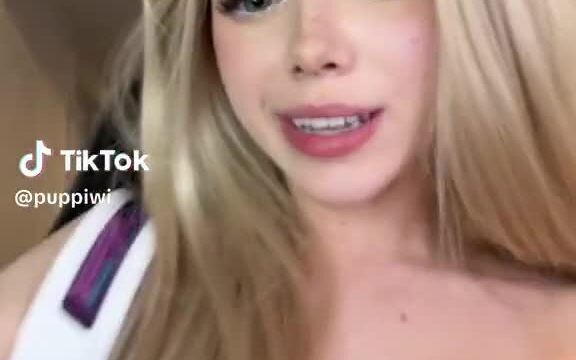 Puppiwi – Sexy in bedroom