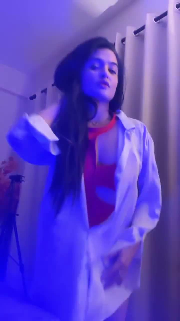 Sassy Poonam – Sexy with erotic body
