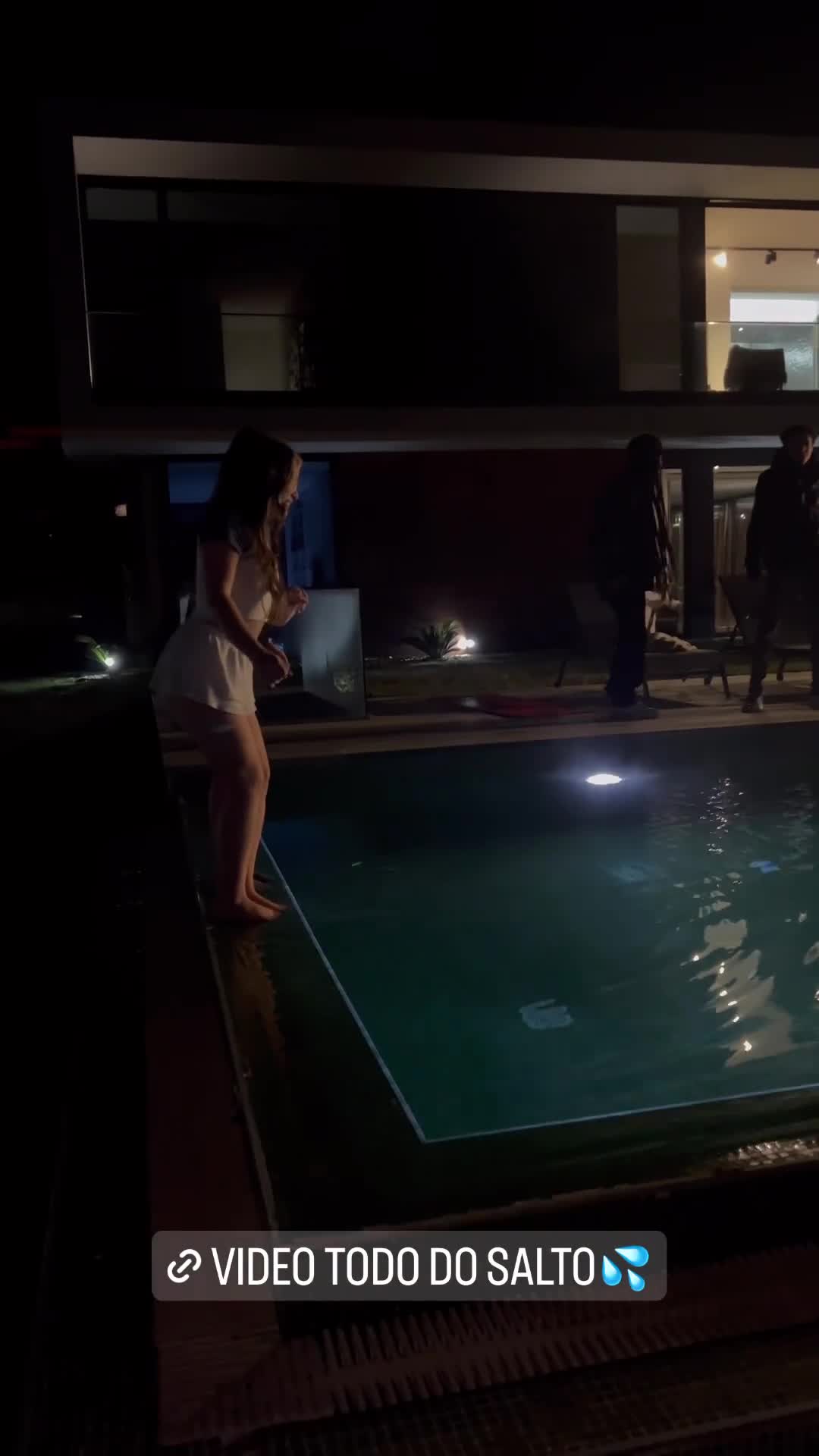 imauppa in the pool…