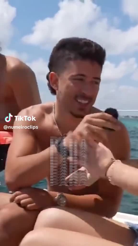 imauppa – Sexy on beach