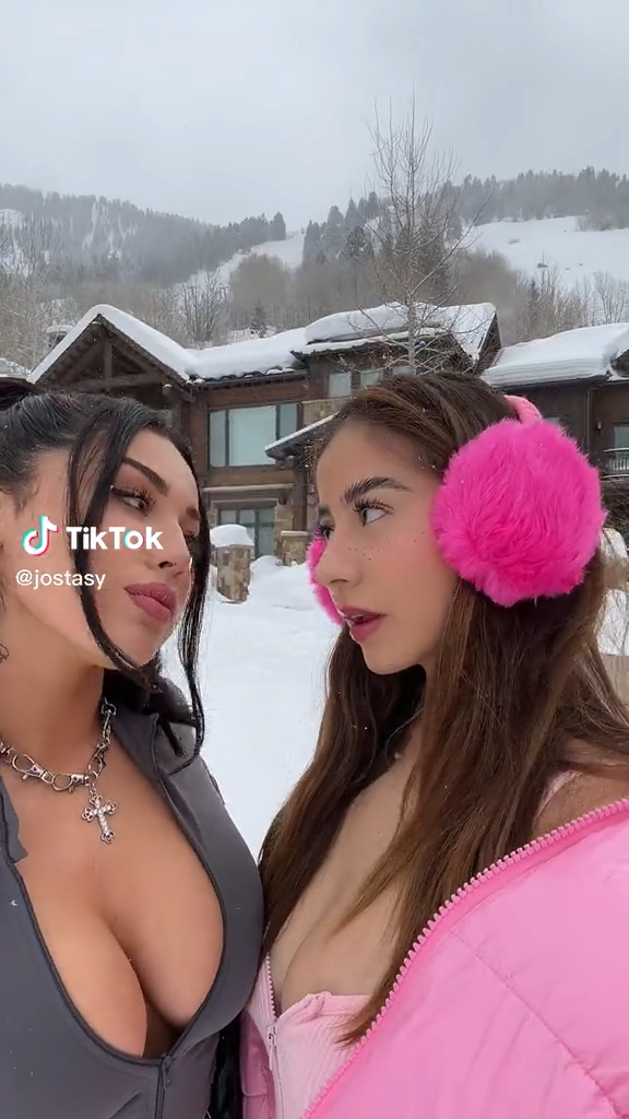 Jotasy – Sexy with her friend