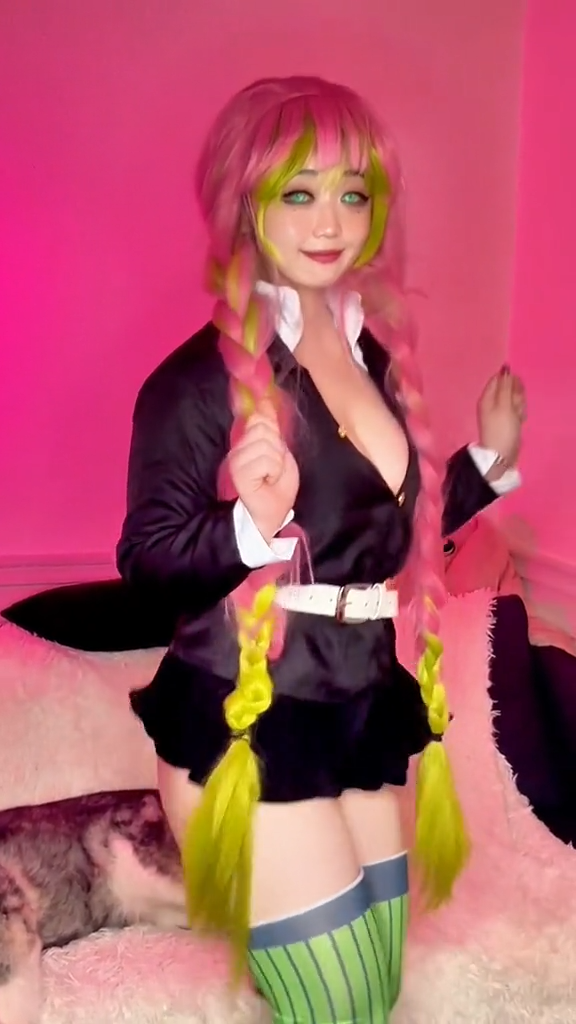 Mooncakeva – Sexy with erotic body