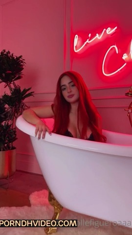 Nicolle Figueroa in bathub