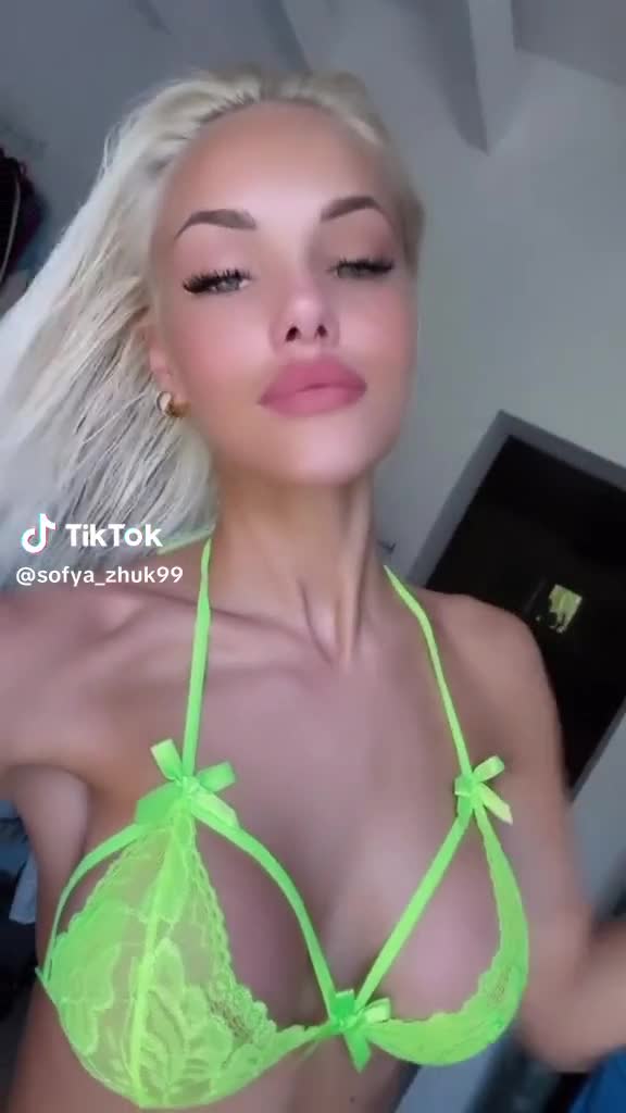 Sofya Zhuk – Sexy in lingerie