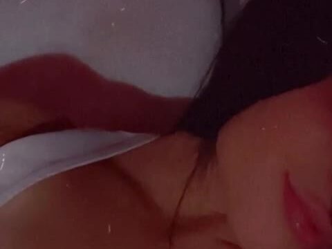 Melimtx sexy on bed!!!