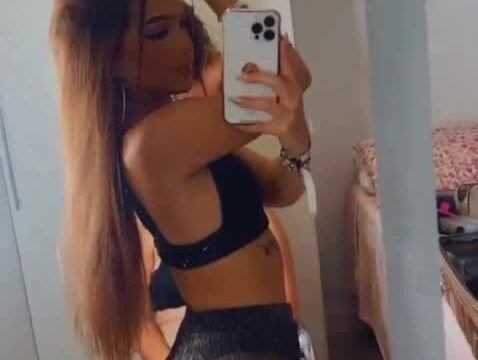 Mel Maia sexy show in bedroom!!!