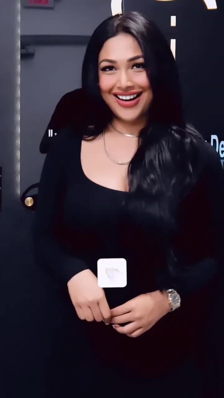 Peya Bipasha sexy babe!!! So hot