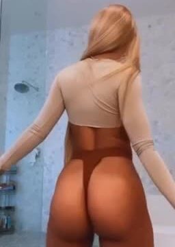 Rubi Rose – Nude show in bathroom