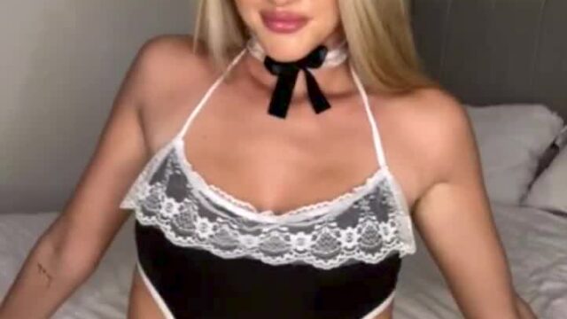 Sophie Aspin – Nude show on bed!!!