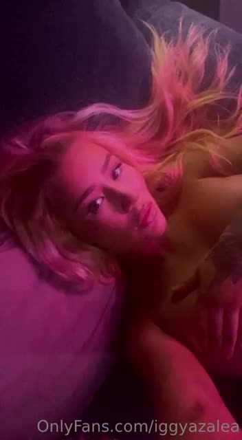 Iggy Azalea naked show erotic body on bed!!! New Onlyfans video leaked