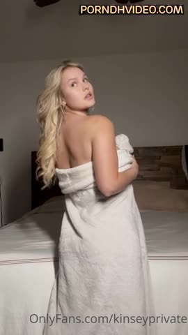 Kinsey Wolanski – Nude show on bed!!! New Onlyfans video leaked