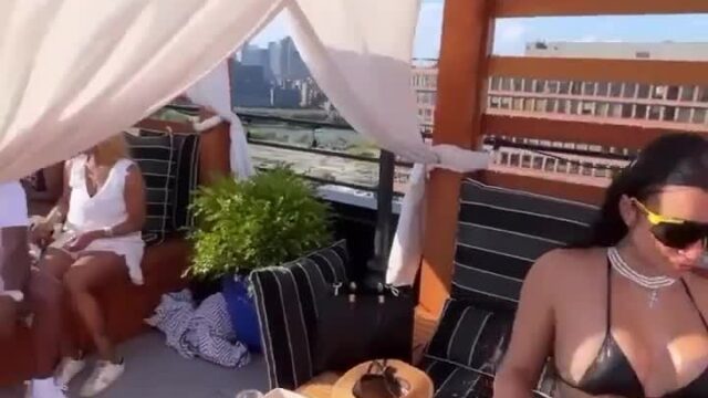 Peya Bipasha sexy show erotic body with her friend!!!