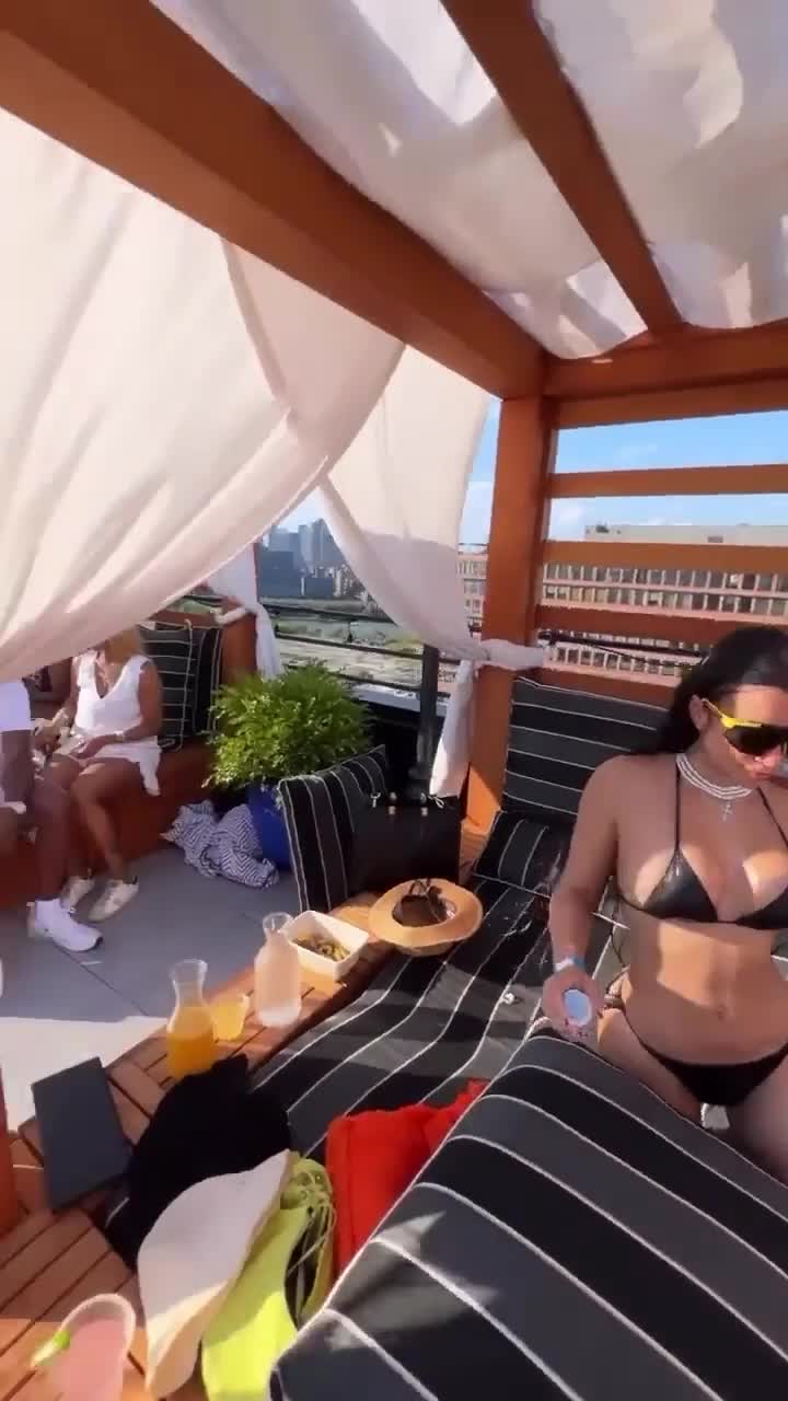 Peya Bipasha sexy show erotic body with her friend!!!
