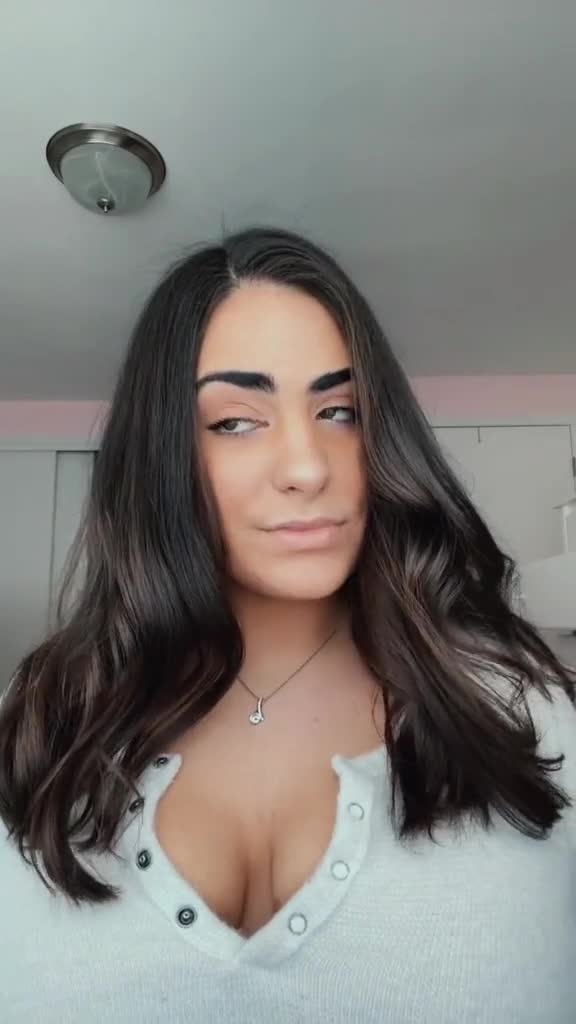 Veronica Correia – Sexy in bedroom!!!