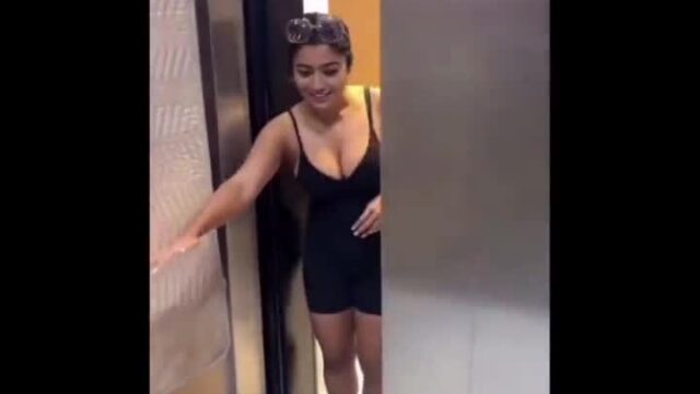 Zara Patel show erotic body with mirro!!! Viral video leaked